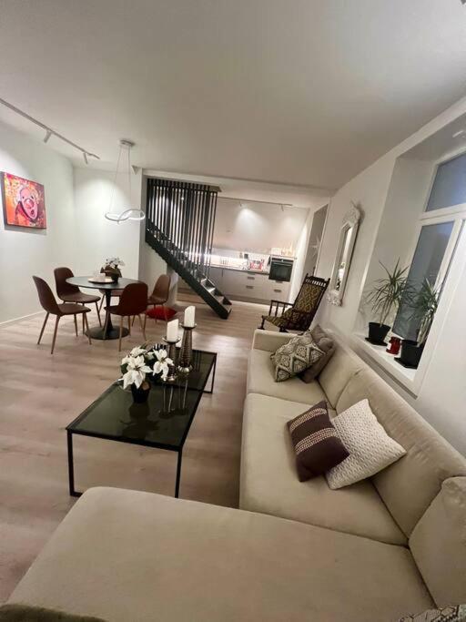 Apartment I Hjertet Av Nordens Paris. *